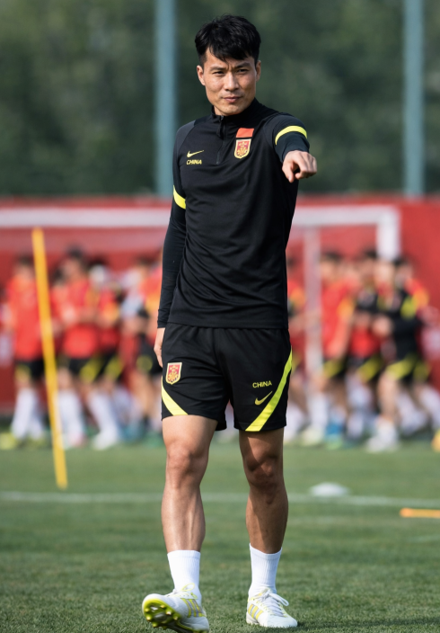 1比5惨败蓉城，郑智执教路遇坎坷，转型阵痛何时休？